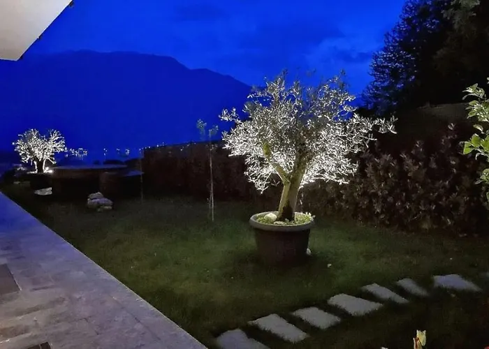 Magic Garden With Jacuzzi-pool And Luxury View Appartement Lenno