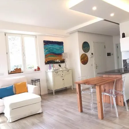 Magic Garden With Jacuzzi-pool And Luxury View דירה *