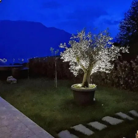 Magic Garden With Jacuzzi-pool And Luxury View Apartment Lenno