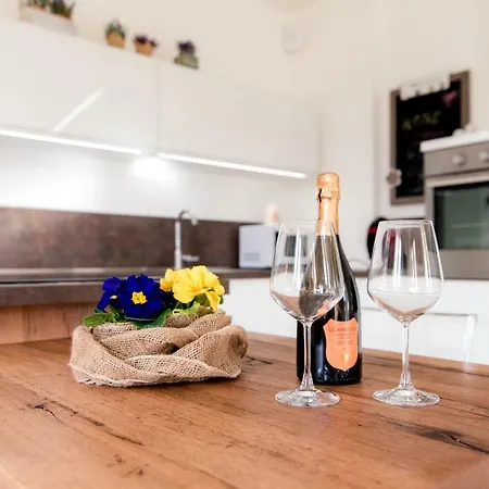 Magic Garden With Jacuzzi-pool And Luxury View דירה לנו