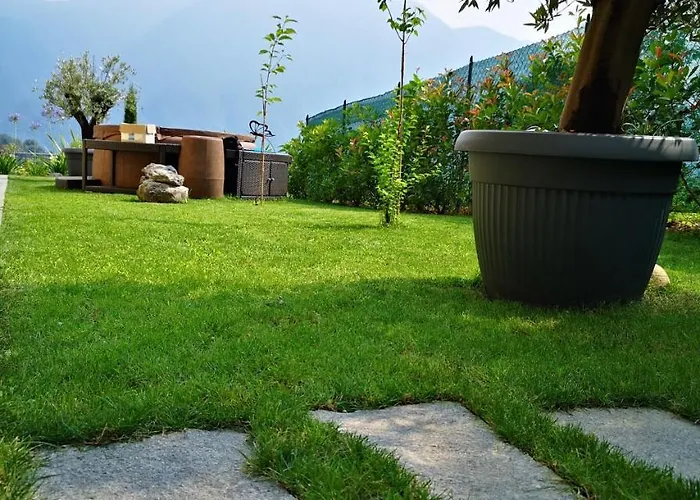 Magic Garden With Jacuzzi-pool And Luxury View Apartment